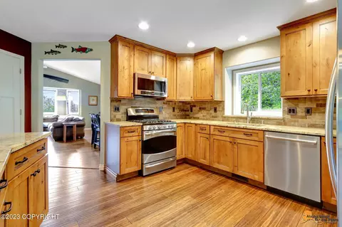 10235 Silvertip Cir, Eagle River, AK 99577 photo 12