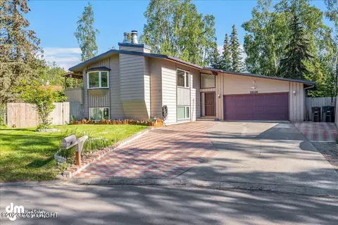 2502 Kilkenny Cir, Anchorage, AK 99504