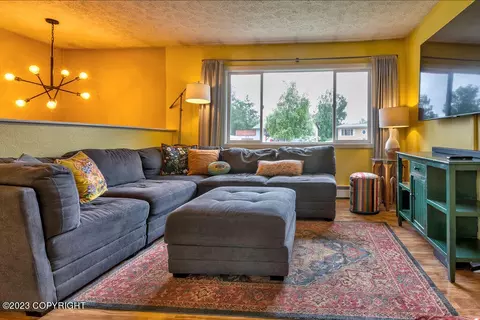3205 E 18th Cir, Anchorage, AK 99508 photo 2
