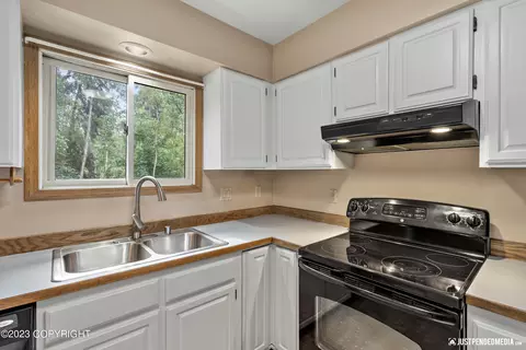 9521 Quail Cir, Eagle River, AK 99577 photo 11