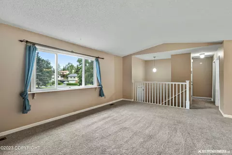 9521 Quail Cir, Eagle River, AK 99577 photo 4