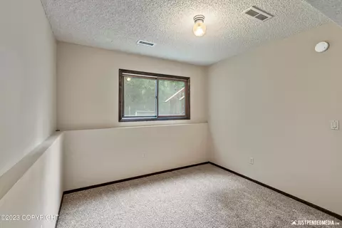 9521 Quail Cir, Eagle River, AK 99577 photo 19