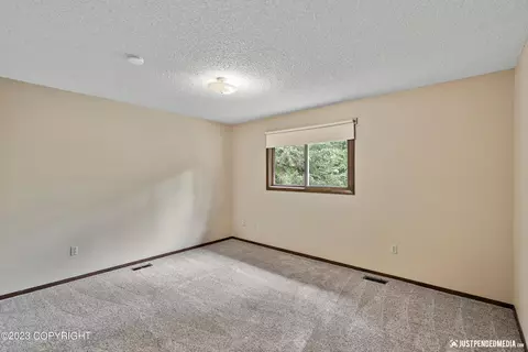 9521 Quail Cir, Eagle River, AK 99577 photo 13