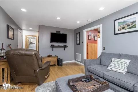 525 E 16th Ave, Anchorage, AK 99501 photo 7