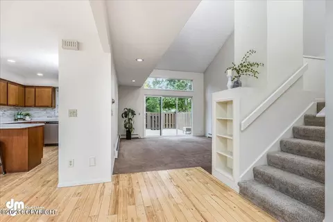 6502 Lakeway Dr, Anchorage, AK 99502