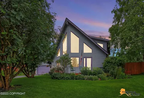 2750 Kingfisher Dr, Anchorage, AK 99515