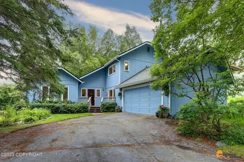 3221 Spinnaker Dr, Anchorage, AK 99516