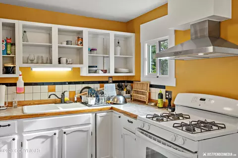 550 E 10th Ave, Anchorage, AK 99501 photo 16
