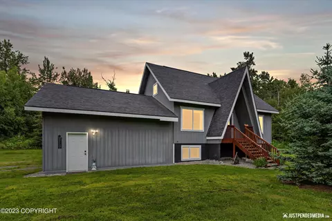 11455 N Eska Creek St, Sutton, AK 99674