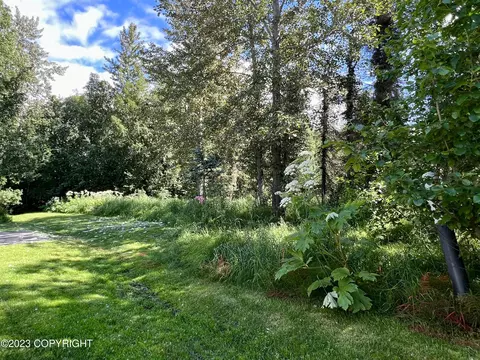 6556 Cimarron Cir, Anchorage, AK 99504 photo 2