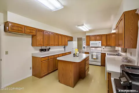 3540 Fordham Dr, Anchorage, AK 99508 photo 15