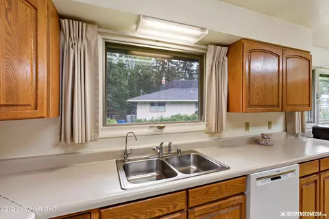 3540 Fordham Dr, Anchorage, AK 99508 photo 17