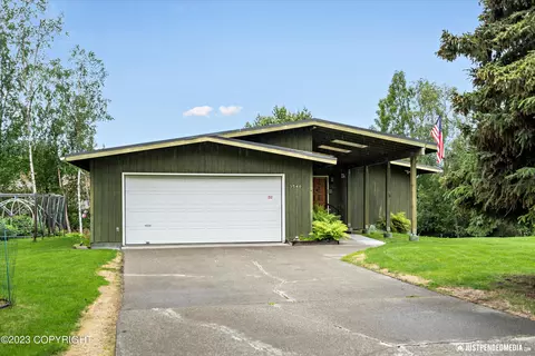 3540 Fordham Dr, Anchorage, AK 99508 photo 2