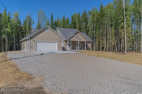 3720 Birch Dell Dr, North Pole, AK 99705