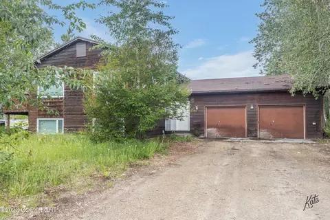 2112 Mccullam Ave, Fairbanks, AK 99701