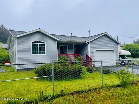 2222 Beaver Lake Dr, Kodiak, AK 99615