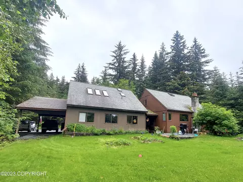 33749 Wolf Trail Ln, Seward, AK 99664