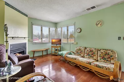 1085 E 17th Ave, Anchorage, AK 99501 photo 4