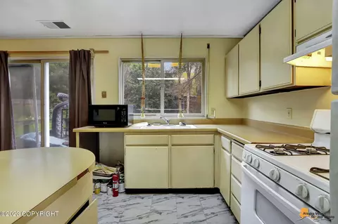 1085 E 17th Ave, Anchorage, AK 99501 photo 10