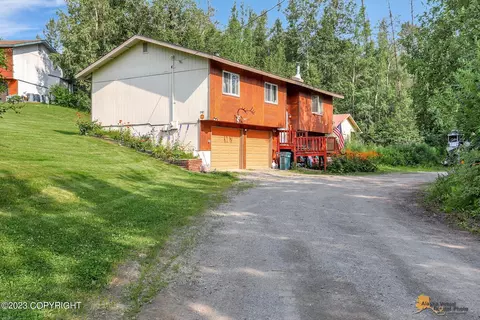 7585 E Rawhide Ln, Palmer, AK 99645
