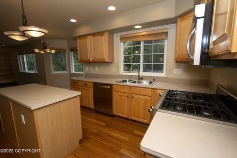 8706 Inyo Cir, Eagle River, AK 99577 photo 7