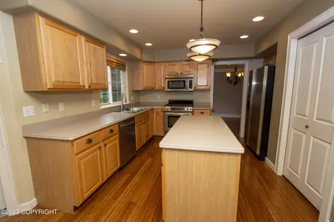 8706 Inyo Cir, Eagle River, AK 99577 photo 9