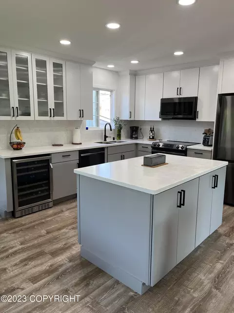 4290 Lakeridge Cir, Anchorage, AK 99502