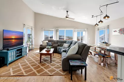 1155 Northpointe Bluff Dr, Anchorage, AK 99501