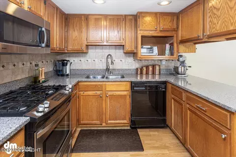 18713 S Kanaga Loop, Eagle River, AK 99577 photo 11