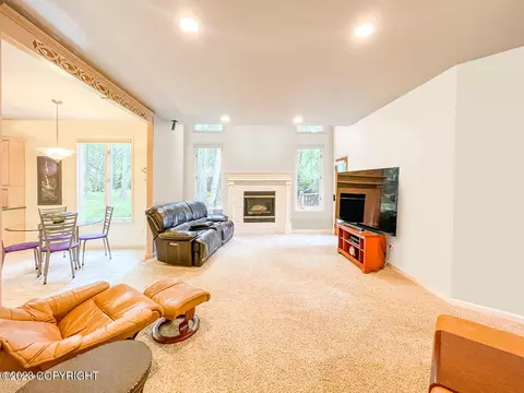 5820 W Tree Dr, Anchorage, AK 99507 photo 4