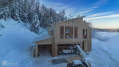 8772 Skyvista Cir, Eagle River, AK 99577