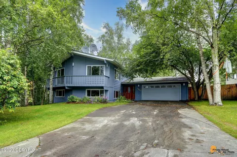 7307 Hennings Way, Anchorage, AK 99504