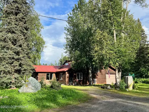 22795 S Parks Hwy, Trapper Creek, AK 99683