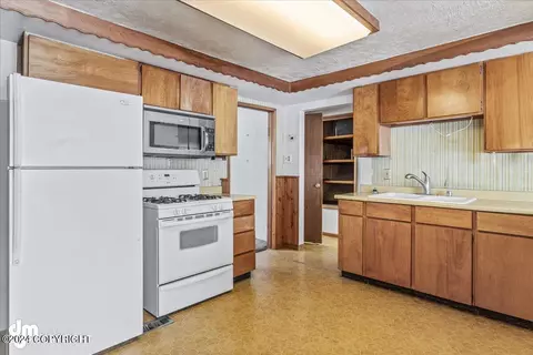 12244 Center St, Eagle River, AK 99577 photo 5