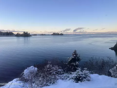 379 Spruce St, Seldovia, AK 99663