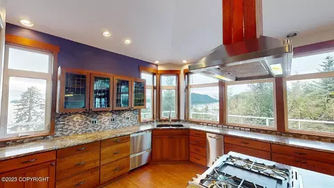 107 Toivo Cir, Sitka, AK 99835