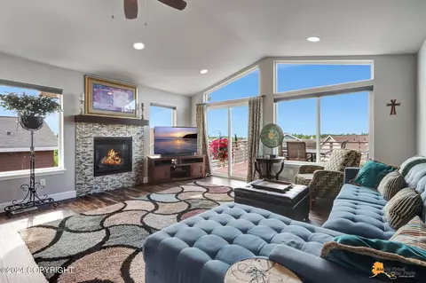 Living - 3188 Morgan Loop, Anchorage, AK 99516 photo 3 of 4