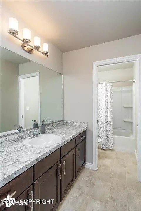 Bath - 1222 E Hidden Ranch Loop, Palmer, AK 99645 photo 14 of 17