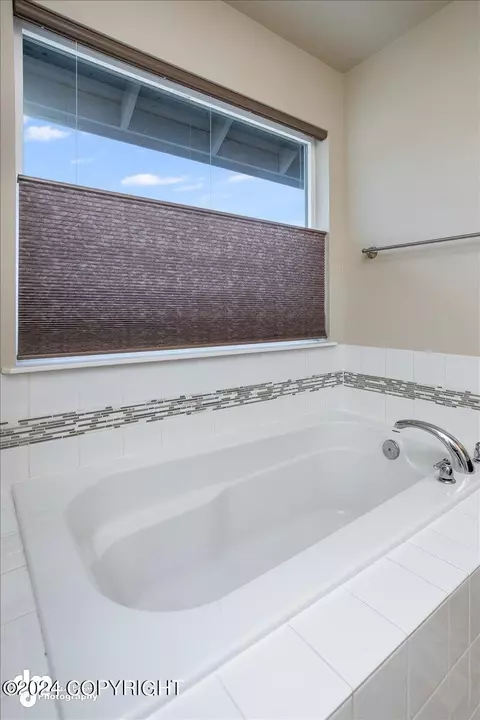 Bath - 1222 E Hidden Ranch Loop, Palmer, AK 99645 photo 10 of 17