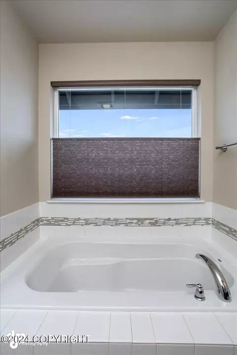 Bath - 1222 E Hidden Ranch Loop, Palmer, AK 99645 photo 13 of 17