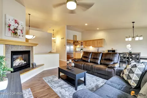 4002 Lakehurst Cir # 7, Anchorage, AK 99502