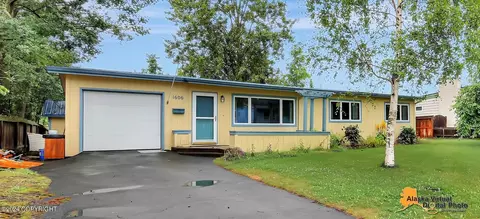 1606 Wolverine St, Anchorage, AK 99504