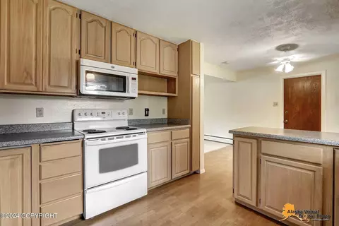 1606 Wolverine St, Anchorage, AK 99504 photo 8