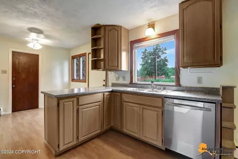 1606 Wolverine St, Anchorage, AK 99504 photo 10
