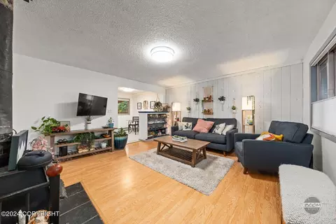 4622 E 6th Ave, Anchorage, AK 99508 photo 4