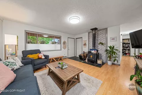 4622 E 6th Ave, Anchorage, AK 99508 photo 6