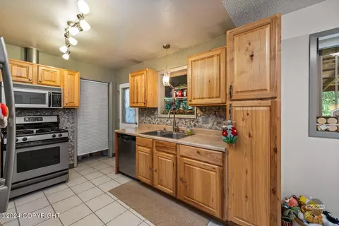 4622 E 6th Ave, Anchorage, AK 99508 photo 13