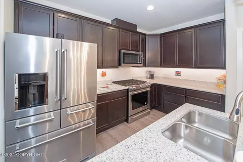 8915 Dry Creek Loop, Anchorage, AK 99502
