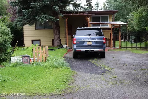 5304 Dorbrandt St, Anchorage, AK 99518