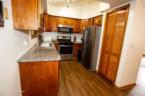 Kitchen - 19905 Samalga Cir, Eagle River, AK 99577 photo 2 of 3
